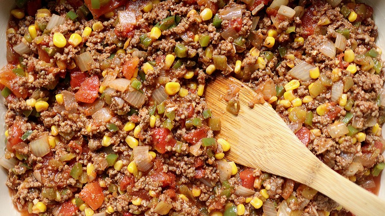 tomato sauce vegetables and beef