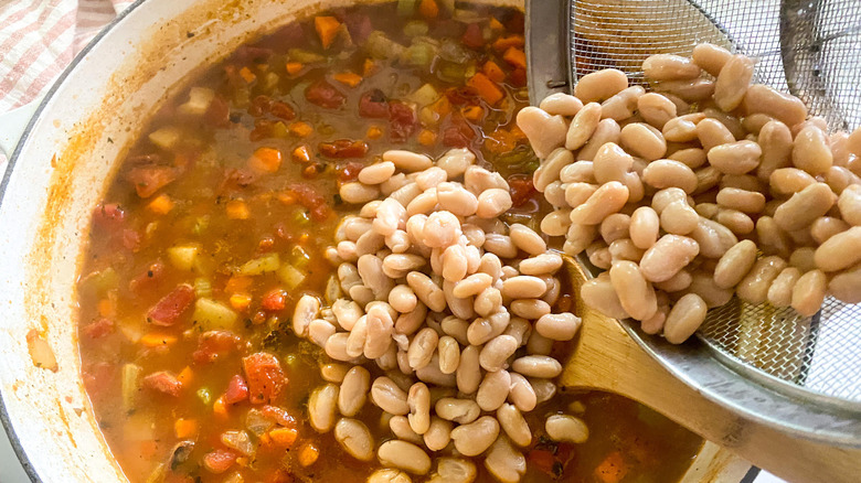 beans in soup 