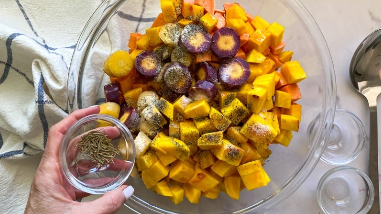 cut vegetables in bowl 