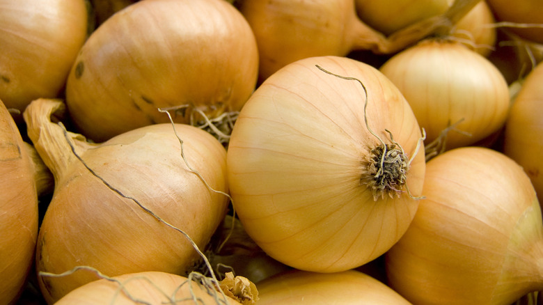 Vidalia onions in a pile 