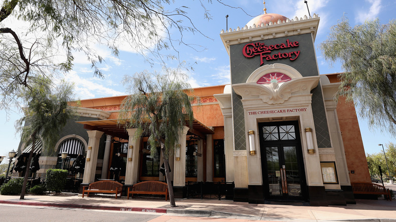 Cheesecake Factory exterior