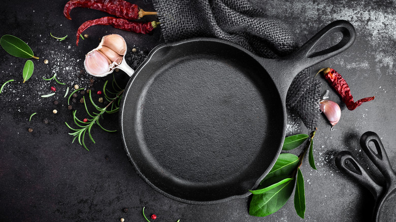 Cast iron pan