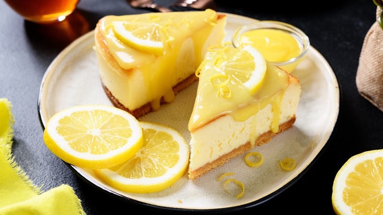 Cheesecake topped with lemon curd