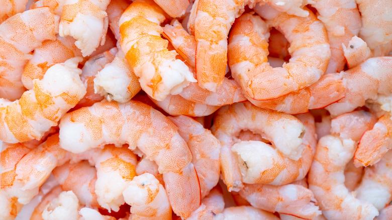 Here's How You Can Tell If Shrimp Is Undercooked