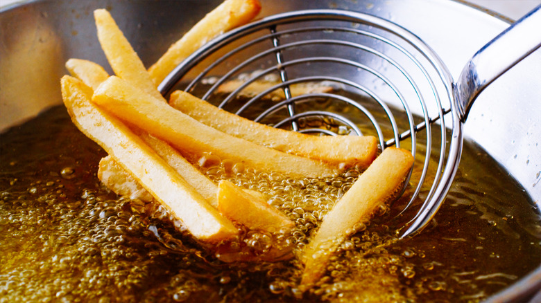 deep frying fries