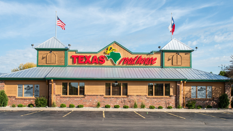 Texas Roadhouse restaurant exterior