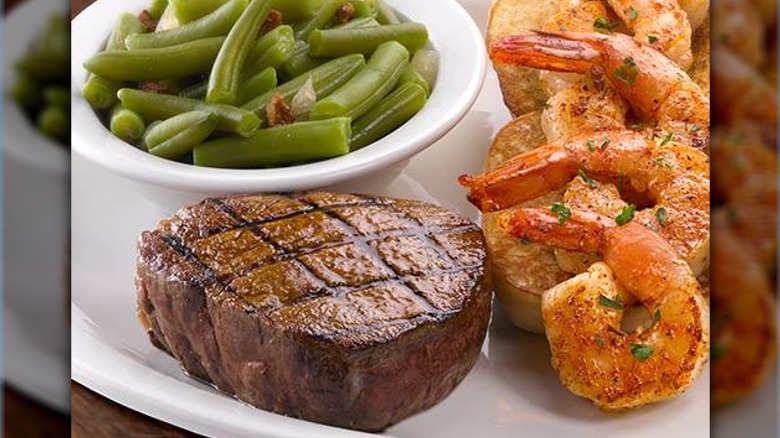 Texas Roadhouse Dallas filet with sides