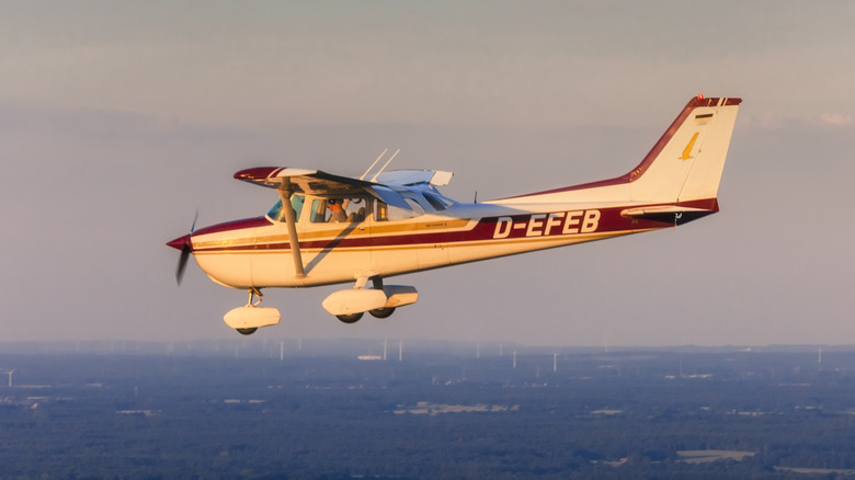 Small propellor plane in flight