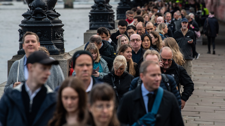 mourners lined up to see the coffin of Queen Elizabeth II 