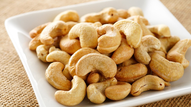 Here is What Makes Costco’s Black Label Cashews Other From The Vintage – Tasting Desk