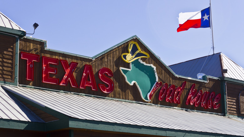 Front of Texas Roadhouse restaurant