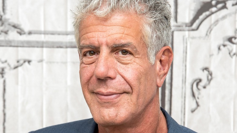 un gros plan d'Anthony Bourdain