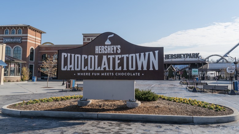 hershey's chocolatetown sign