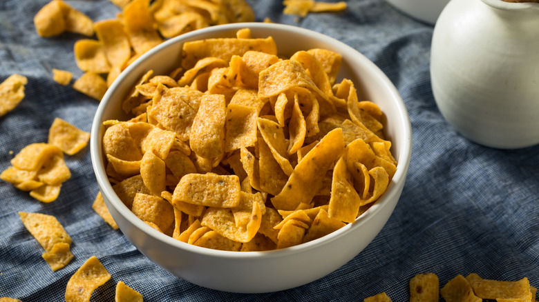 a bowl of frito chips