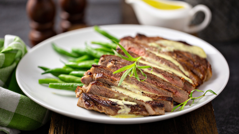 Steak plated with bearnaise sauce