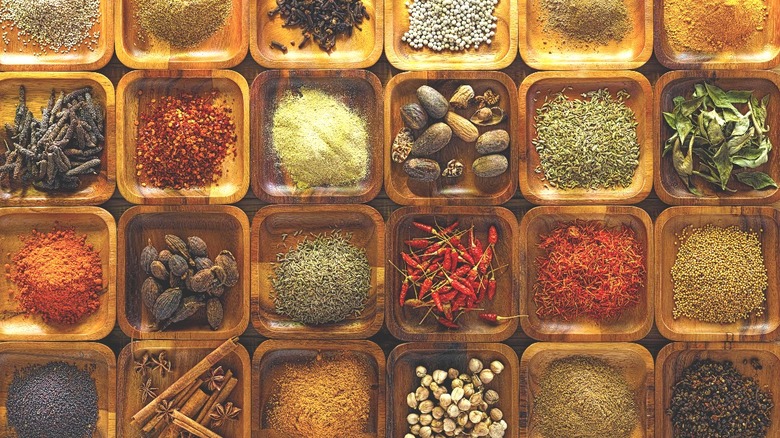 Indian spices whole and ground 