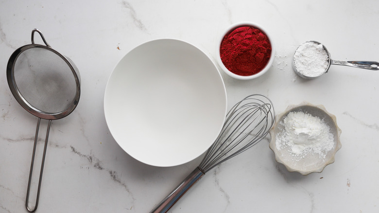 Ingredients for raspberry sugar coating