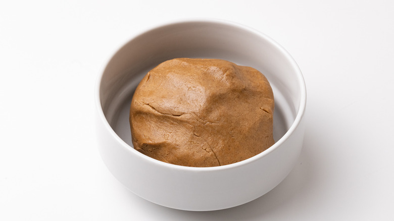 speculoos cookie dough in bowl