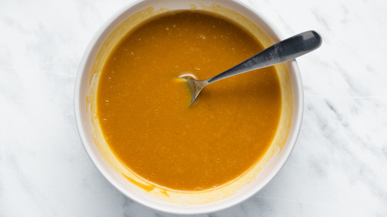 honey mustard sauce in bowl 