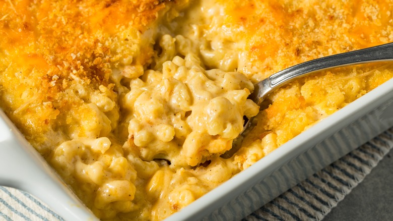 macaroni and cheese in dish