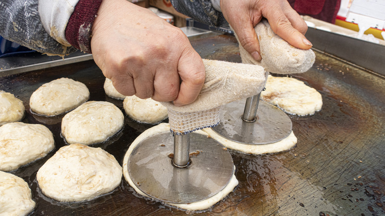 preparation of hotteok