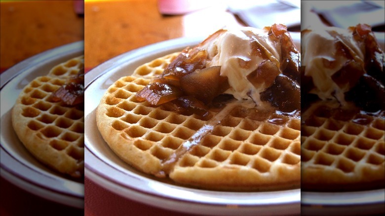 Waffle with maple hurricane sauce, butter