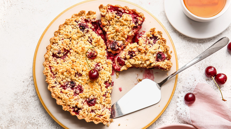 Cherry pie with crumbles and tea