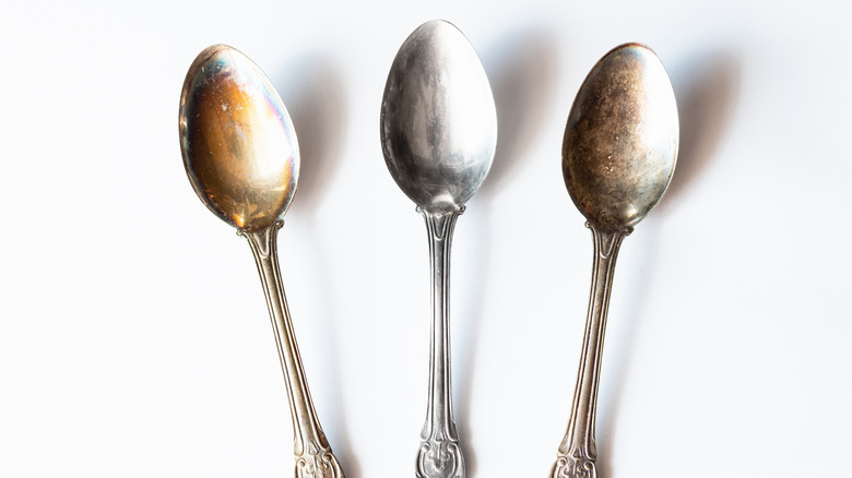 How to easily Polish Silverware with the Baking Soda method 
