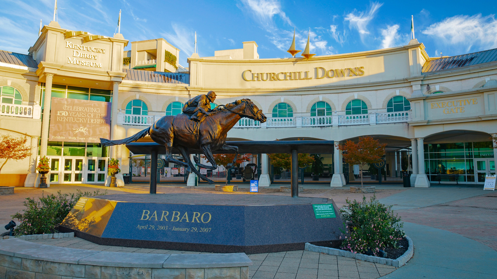 How Bourbon Became The Unofficial Drink Of Horse Racing – Tasting Table