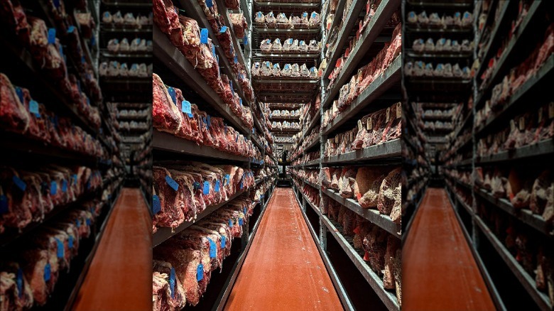 Meat dry-aging on shelves