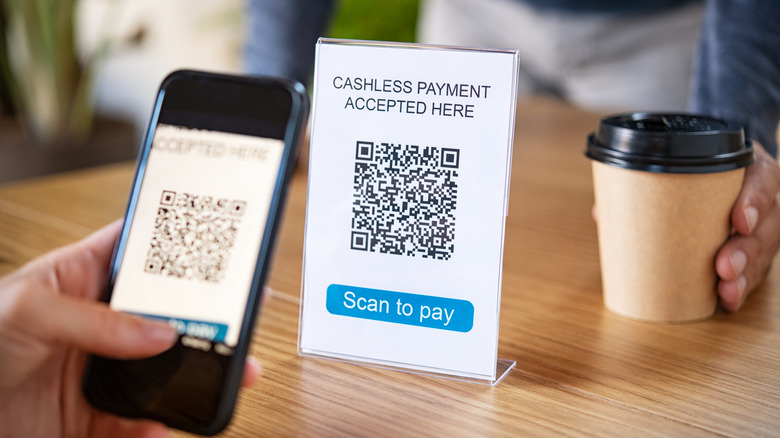 Scanning QR code to pay