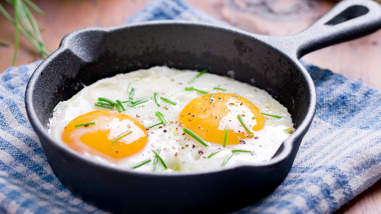 skillet of fried eggs