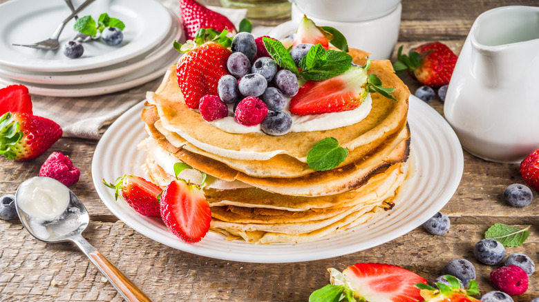 pancakes with mascarpone cheese and berries