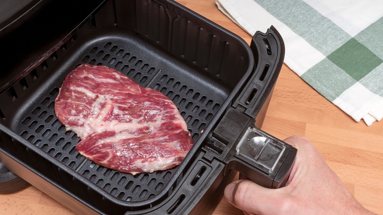 steak cooking in air fryer