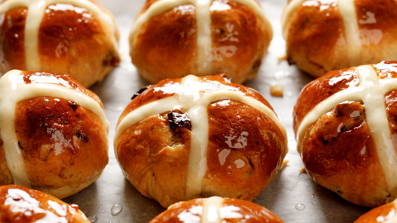 hot cross buns 