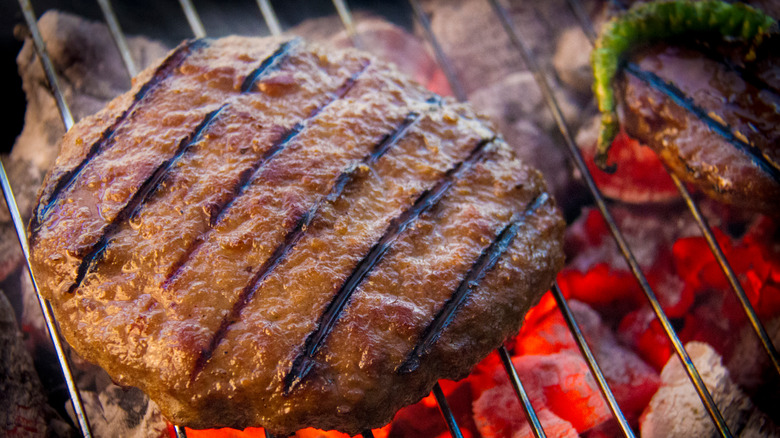 How Ice Cubes Could Help You Cook A Juicier Burger 