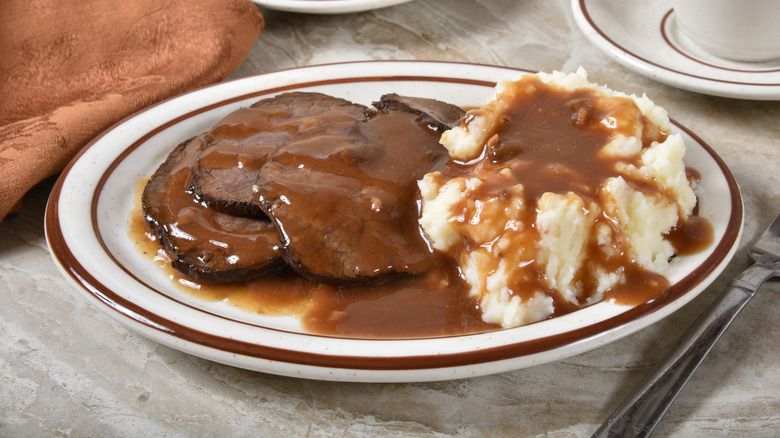 roast beef with mashed potatoes