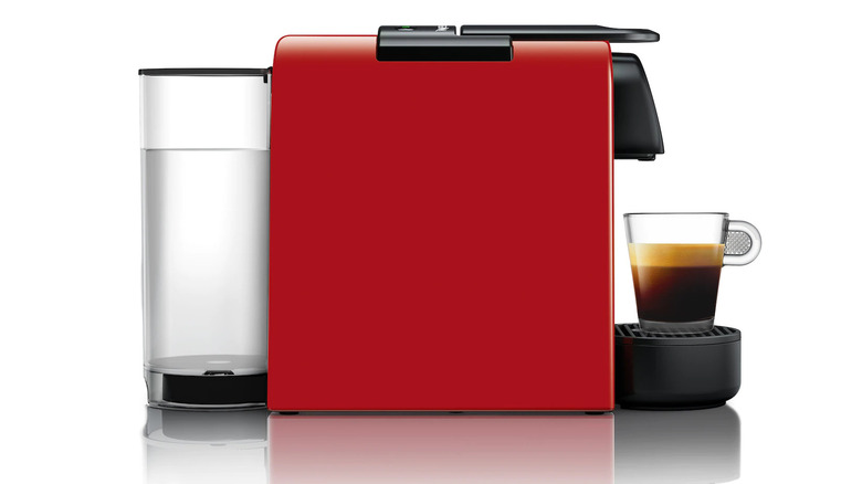 Nespresso Essenza Mini ruby red