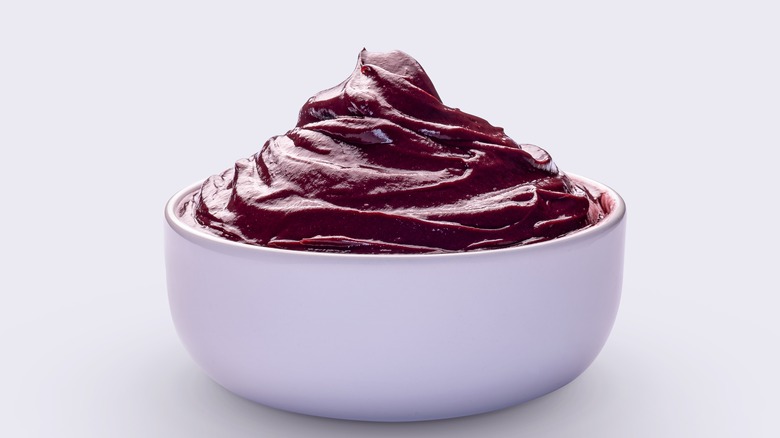 Açaí bowl on gray background