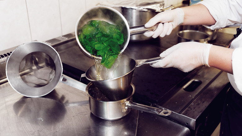 Blanching spinach