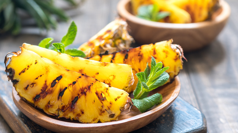 grilled pineapple slices