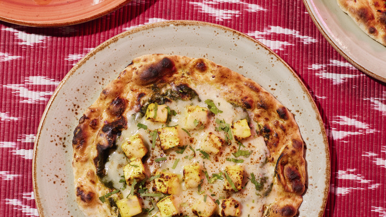 eet's saag paneer pizza