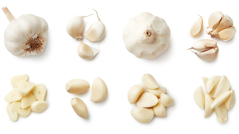 Whole and peeled garlic