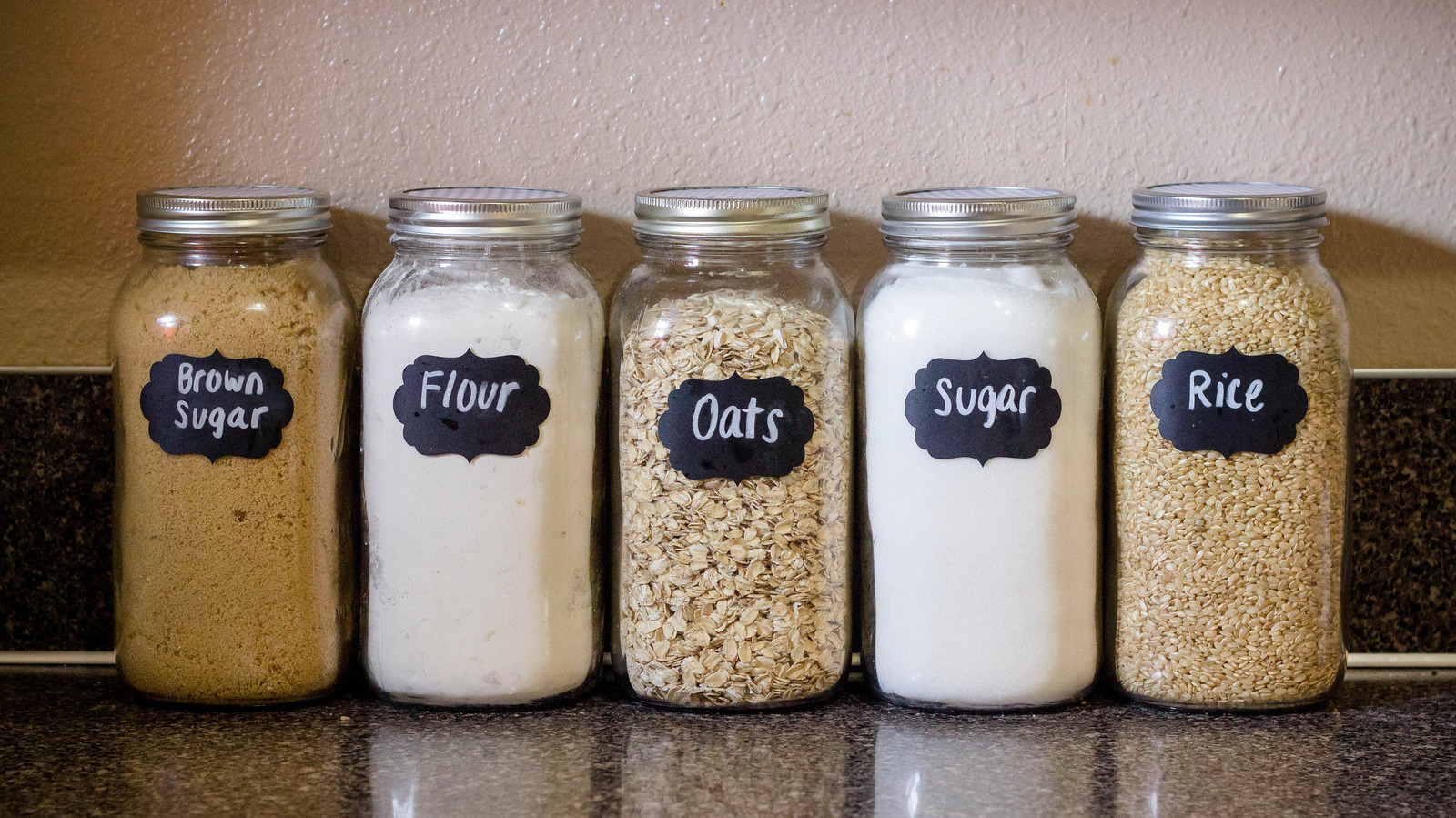 Reasons To Use Glass Containers for Baking Ingredients