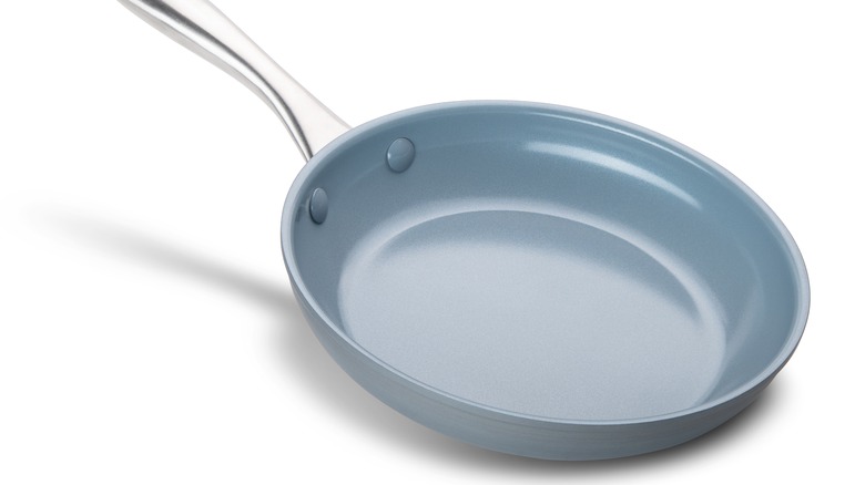 Ceramic non-stick pan 