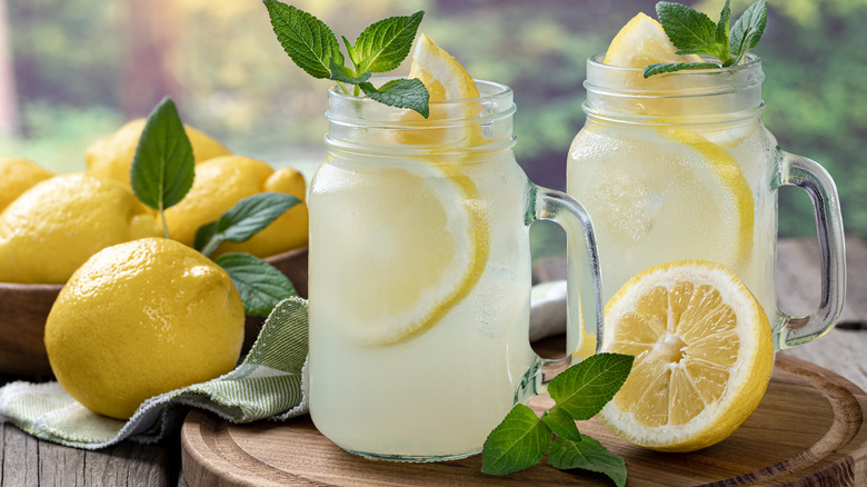 glasses of lemonade and fresh lemons