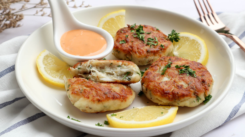 Crab cakes with remoulade and lemon