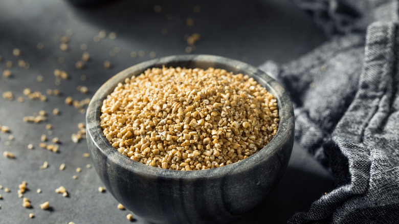 bowl of uncooked steel-cut oats