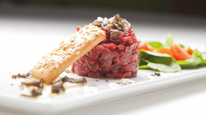 Steak tartare with truffles