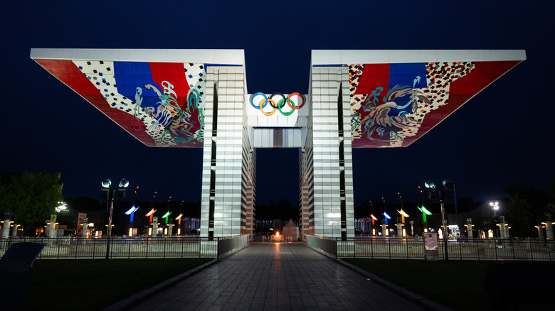 olympic gateway in seoul illuminated